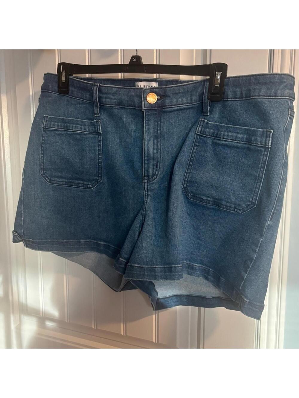 A133 NWOT Lane Bryant Women's Blue Jeans, Size 22
